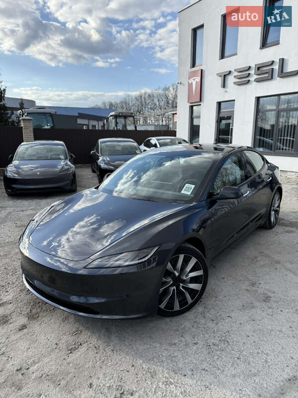 Седан Tesla Model 3 2024 в Вінниці