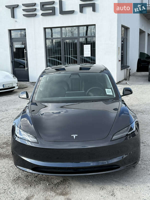 Седан Tesla Model 3 2024 в Вінниці