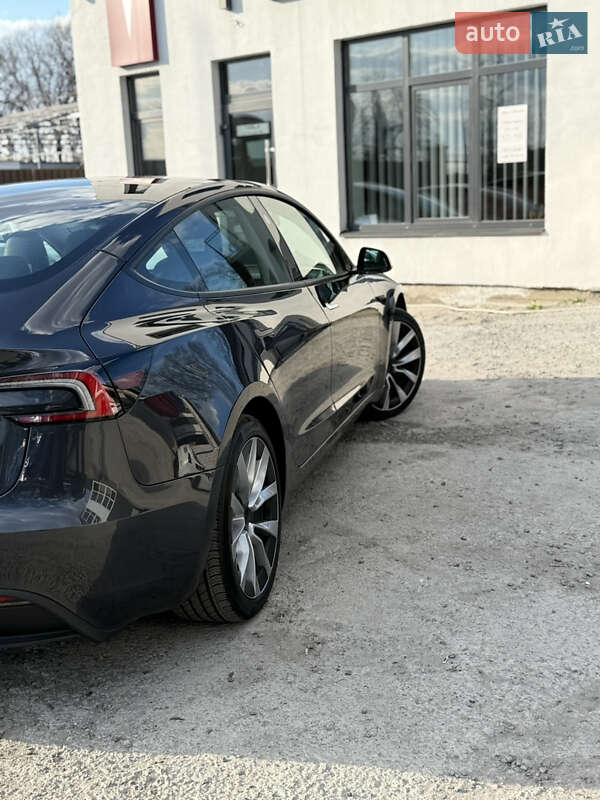 Седан Tesla Model 3 2024 в Вінниці