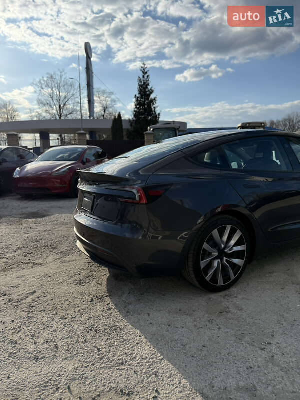 Седан Tesla Model 3 2024 в Вінниці