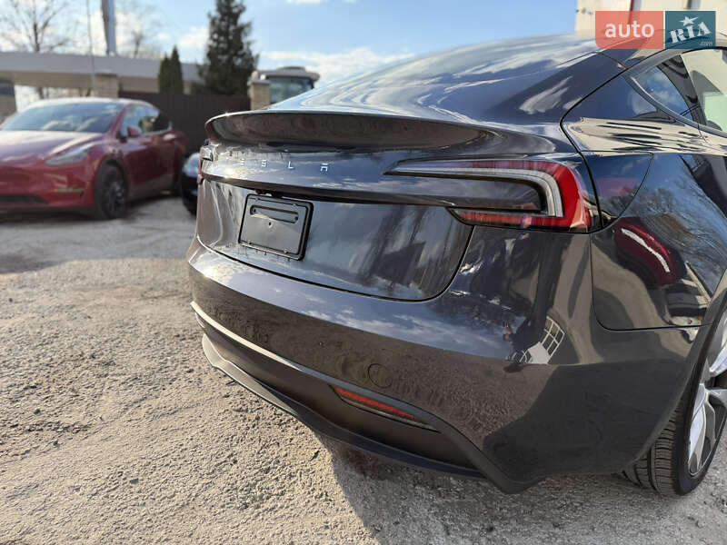 Седан Tesla Model 3 2024 в Вінниці