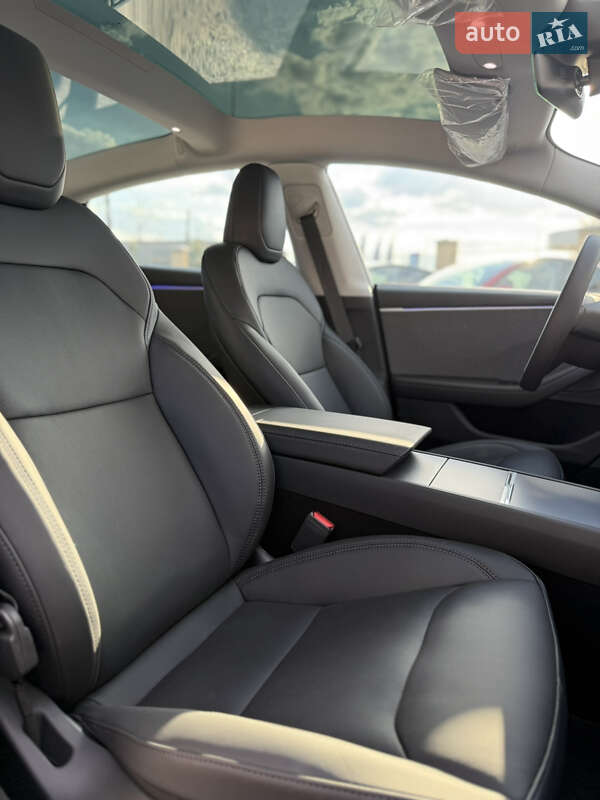 Седан Tesla Model 3 2024 в Вінниці