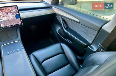 Седан Tesla Model 3 2021 в 