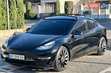 Седан Tesla Model 3 2021 в 