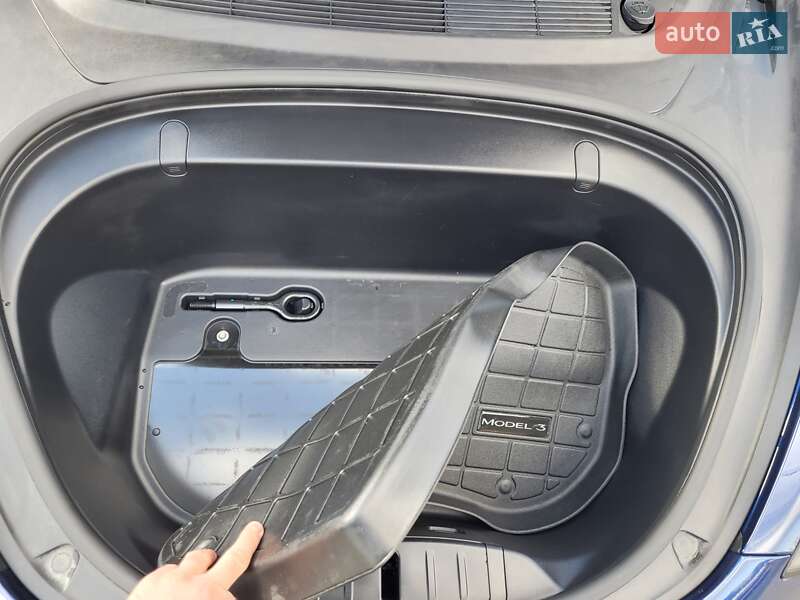Седан Tesla Model 3 2019 в Киеве