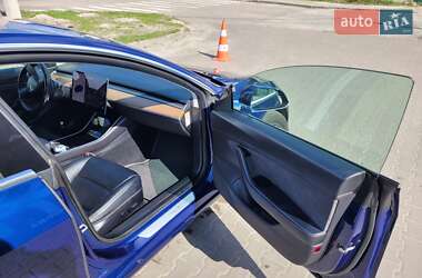 Седан Tesla Model 3 2019 в Киеве