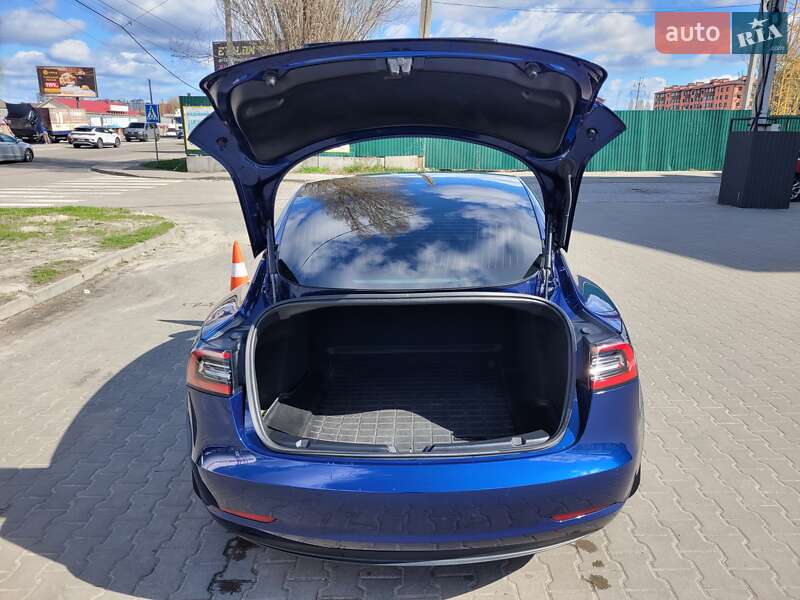 Седан Tesla Model 3 2019 в Киеве