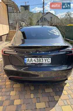 Седан Tesla Model 3 2024 в 