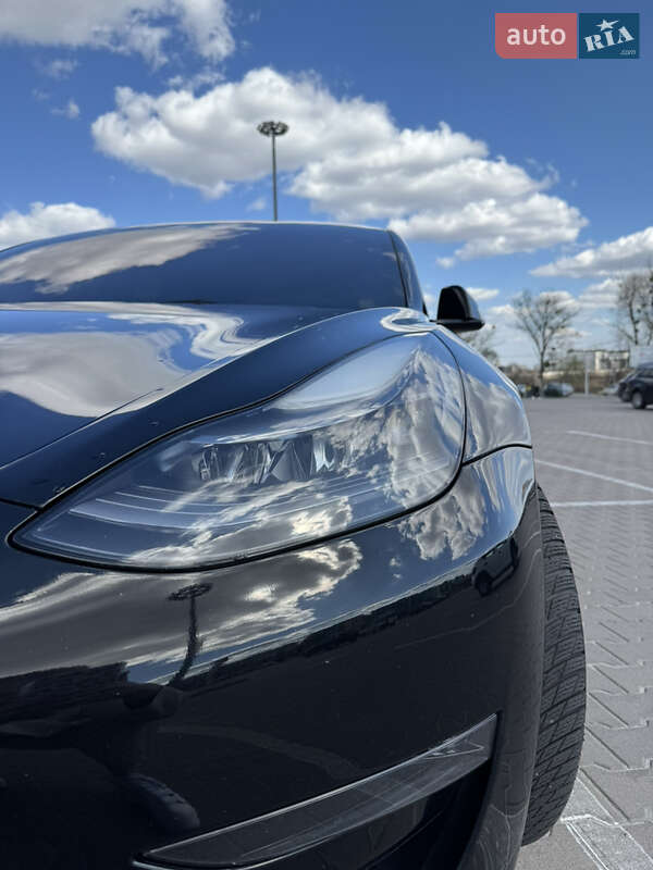 Седан Tesla Model 3 2021 в Киеве