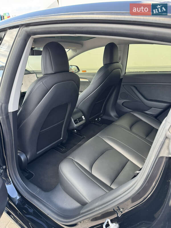 Седан Tesla Model 3 2021 в Киеве