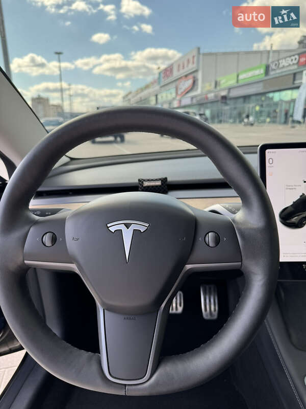 Седан Tesla Model 3 2021 в Киеве