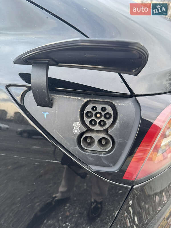 Седан Tesla Model 3 2021 в Киеве