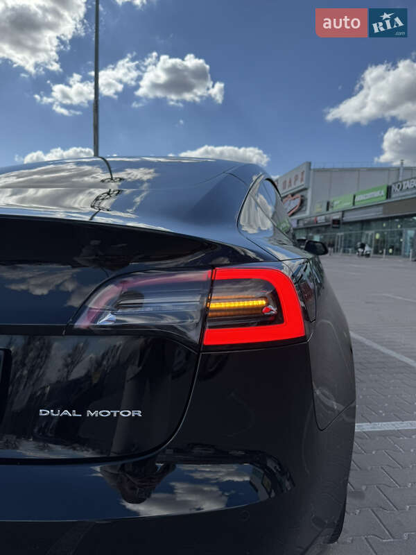 Седан Tesla Model 3 2021 в Киеве