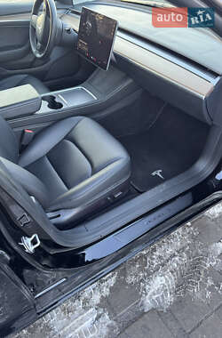 Седан Tesla Model 3 2022 в 