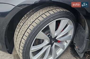 Седан Tesla Model 3 2019 в Ровно