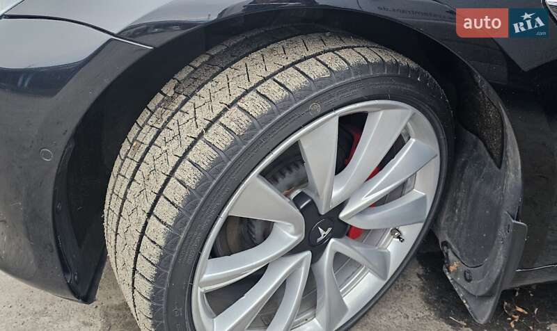 Седан Tesla Model 3 2019 в Рівному