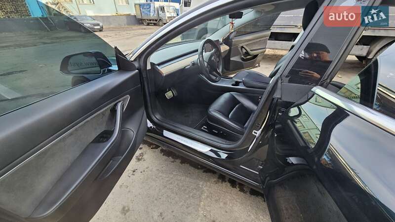 Седан Tesla Model 3 2019 в Рівному