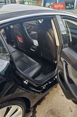 Седан Tesla Model 3 2019 в Ровно
