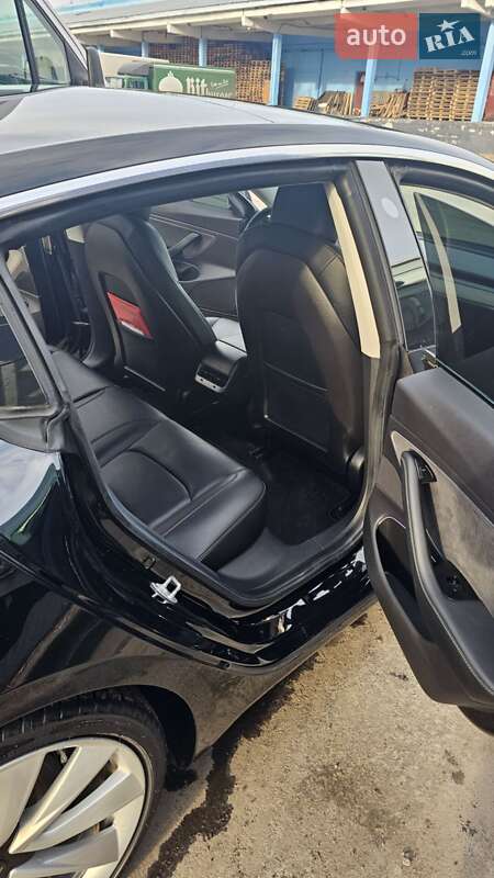 Седан Tesla Model 3 2019 в Рівному