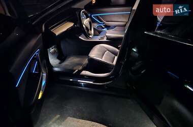 Седан Tesla Model 3 2019 в Ровно