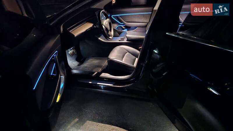 Седан Tesla Model 3 2019 в Рівному