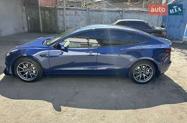 Седан Tesla Model 3 2023 в 