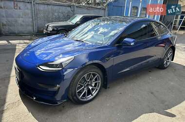 Седан Tesla Model 3 2023 в 