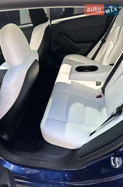 Седан Tesla Model 3 2023 в 