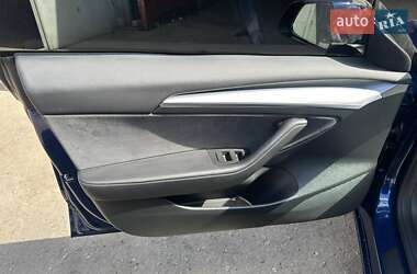 Седан Tesla Model 3 2023 в 