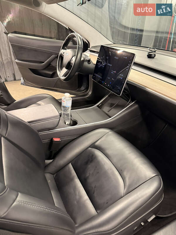 Седан Tesla Model 3 2017 в Києві