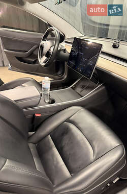 Седан Tesla Model 3 2017 в 