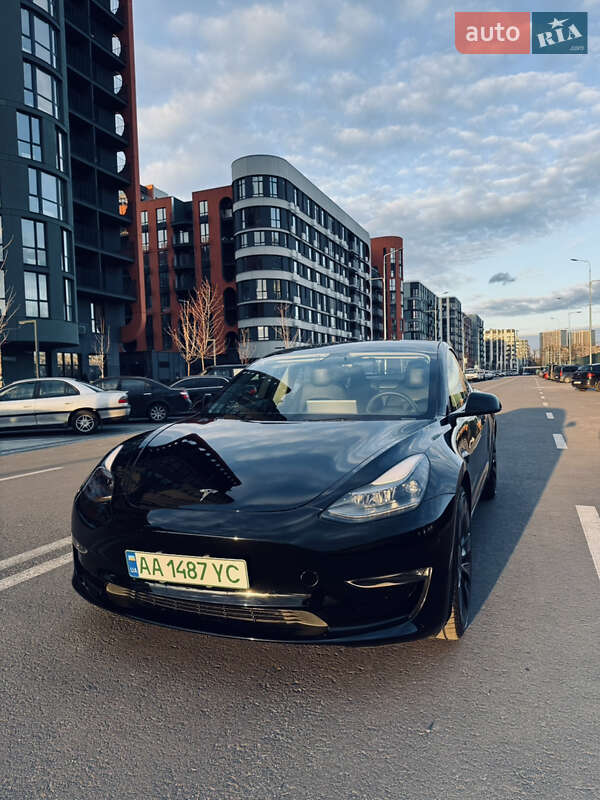 Седан Tesla Model 3 2022 в Киеве