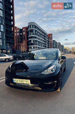Седан Tesla Model 3 2022 в 