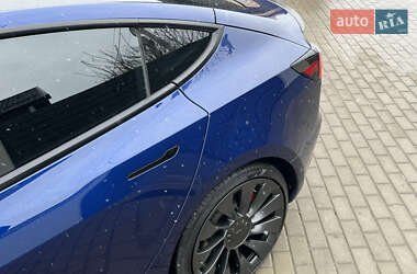 Седан Tesla Model 3 2021 в 