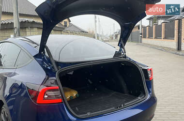 Седан Tesla Model 3 2021 в 