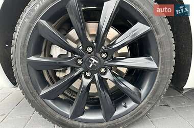 Седан Tesla Model 3 2021 в 