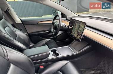 Седан Tesla Model 3 2021 в 
