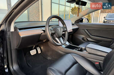 Седан Tesla Model 3 2019 в 