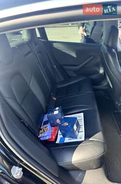 Седан Tesla Model 3 2020 в 