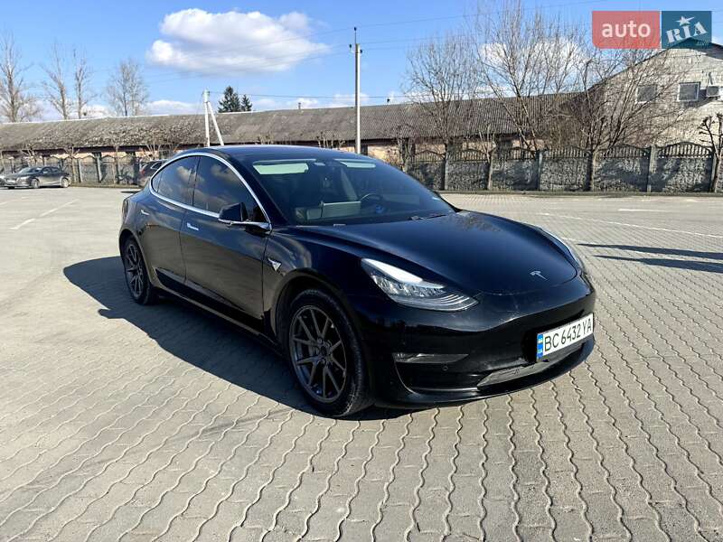 Седан Tesla Model 3 2020 в 