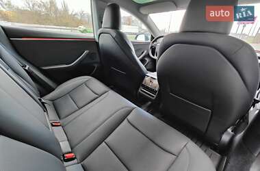 Седан Tesla Model 3 2024 в 