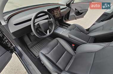 Седан Tesla Model 3 2024 в 