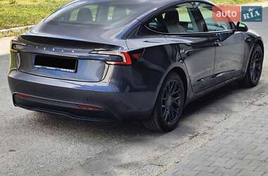 Седан Tesla Model 3 2024 в 