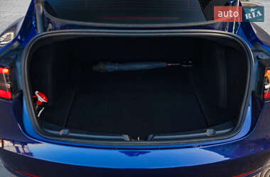 Седан Tesla Model 3 2023 в 