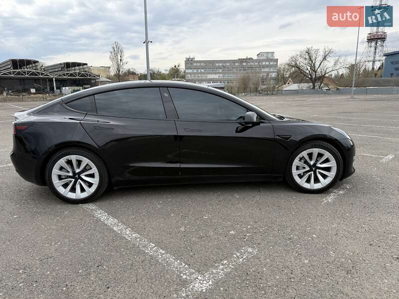 Седан Tesla Model 3 2022 в Киеве