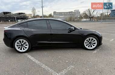 Седан Tesla Model 3 2022 в 