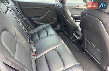Седан Tesla Model 3 2022 в 