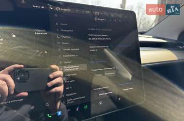 Седан Tesla Model 3 2022 в 