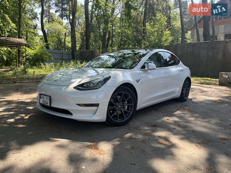 Седан Tesla Model 3 2020 в Виннице