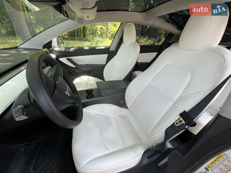 Седан Tesla Model 3 2020 в Виннице